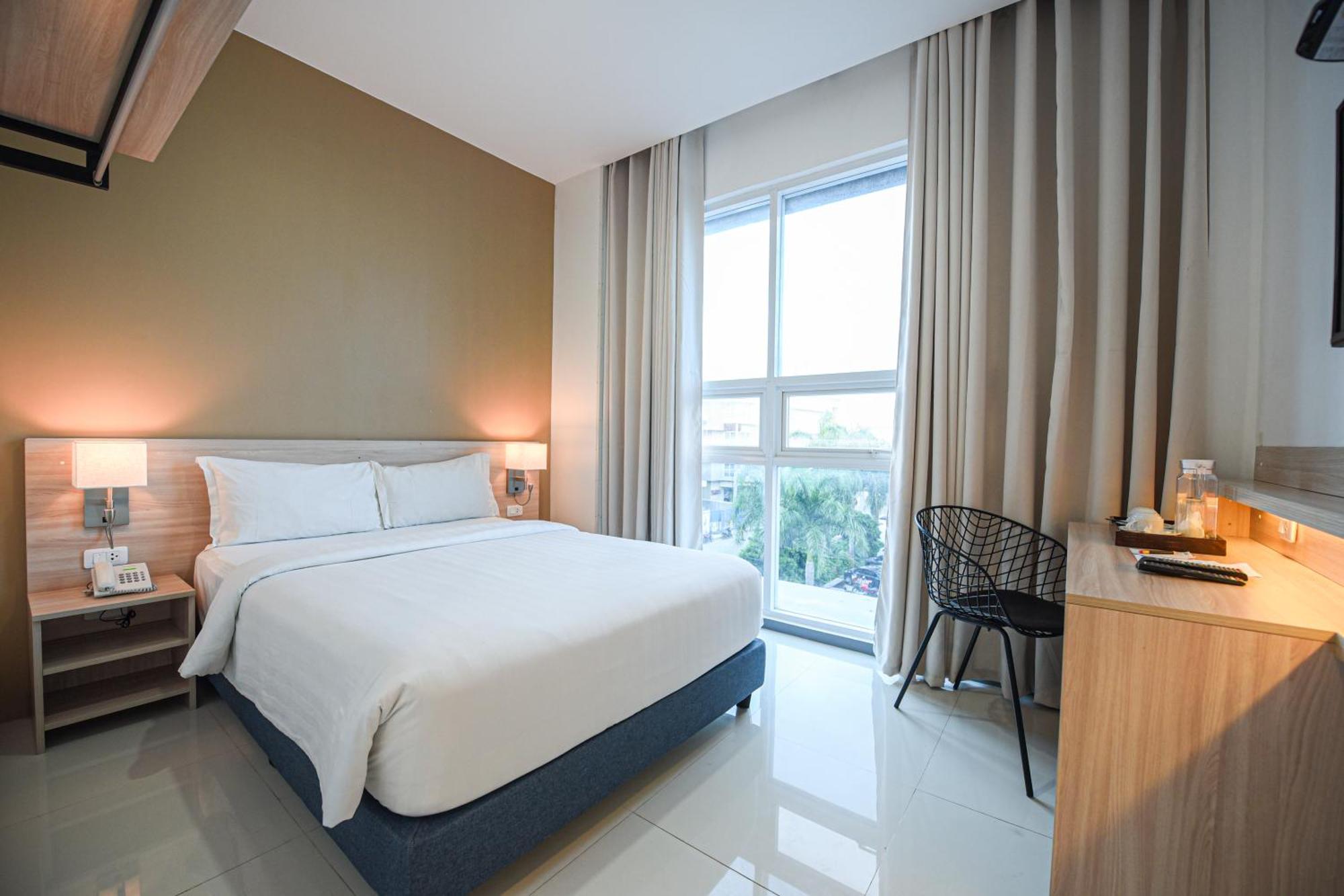 โรงแรมฟิกทรี อีโลอีโลซิตี้ ภายนอก รูปภาพ