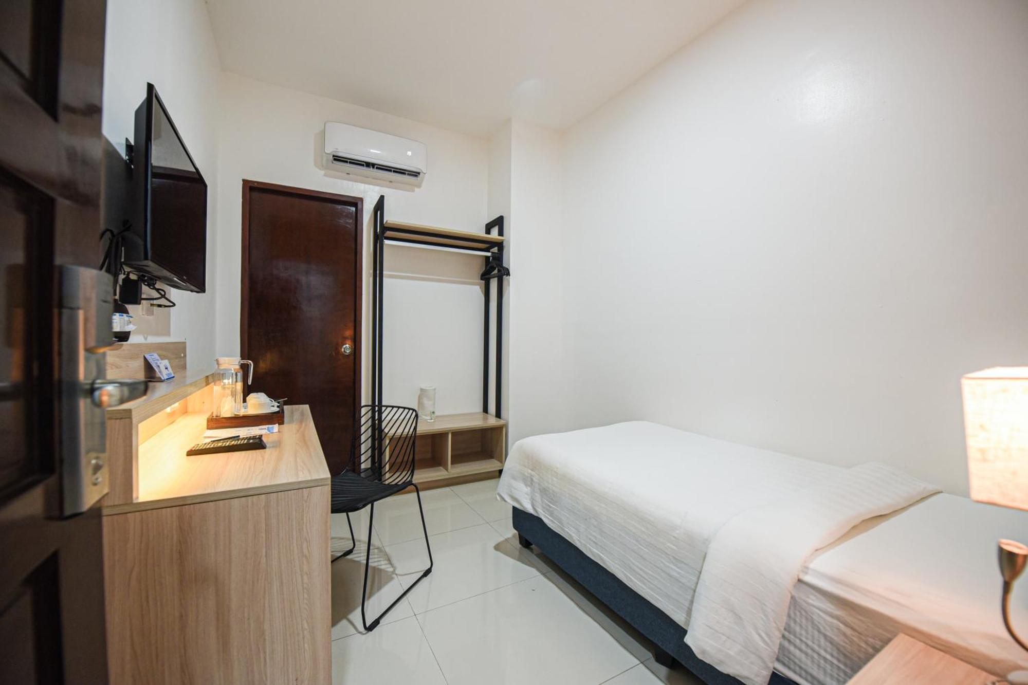 โรงแรมฟิกทรี อีโลอีโลซิตี้ ภายนอก รูปภาพ