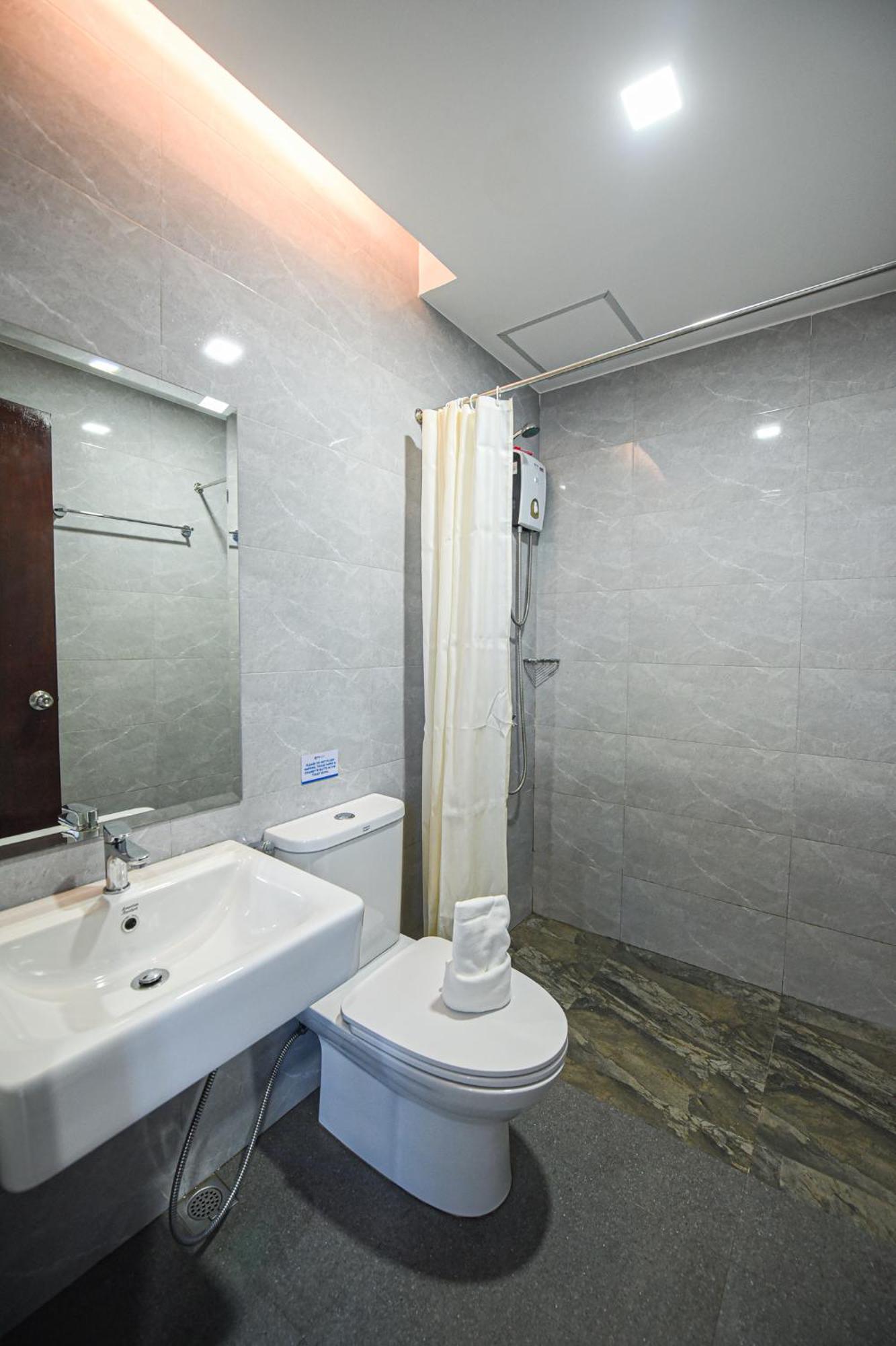 โรงแรมฟิกทรี อีโลอีโลซิตี้ ภายนอก รูปภาพ